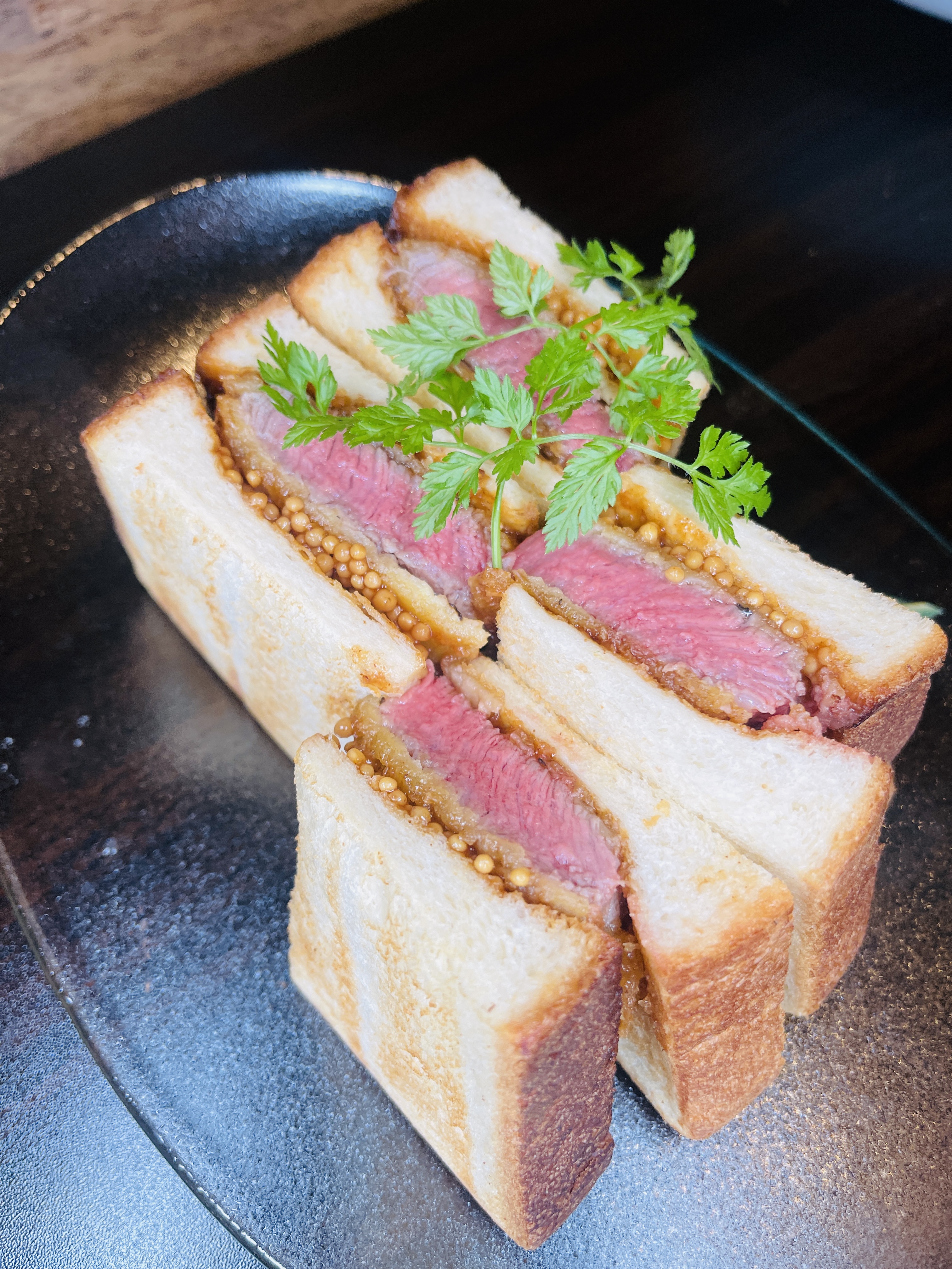 シャトーブリアンビフカツサンド（テイクアウトできます）の料理写真